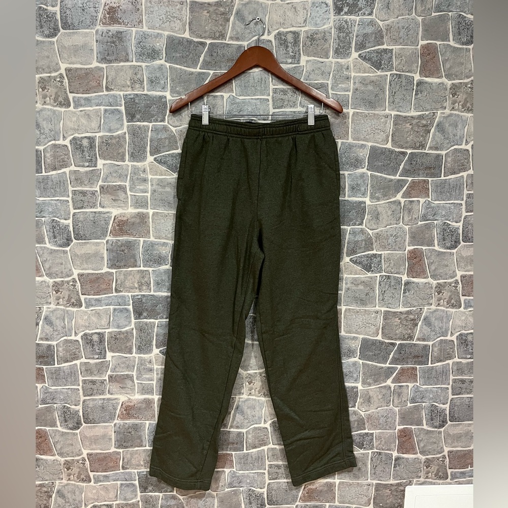 Green Amazon Essentials Sweatpants in Medium